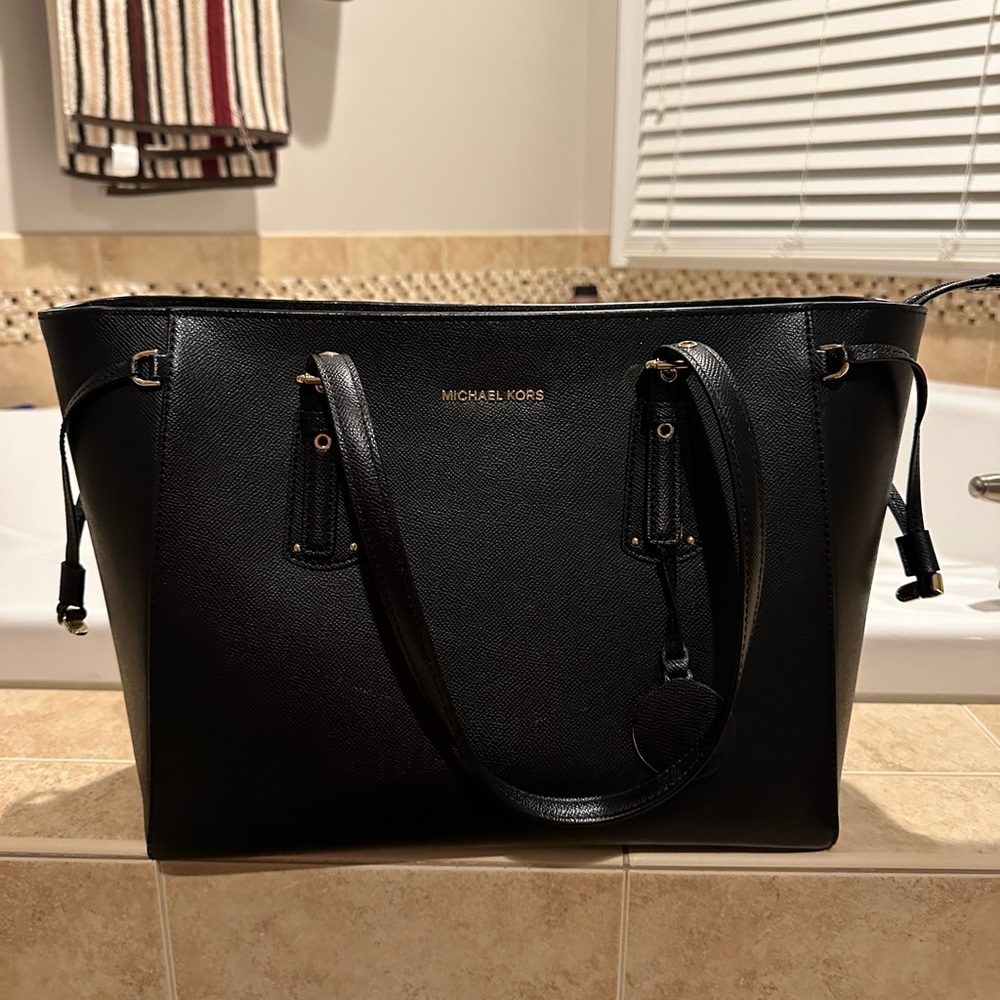 Black Michael Kors tote